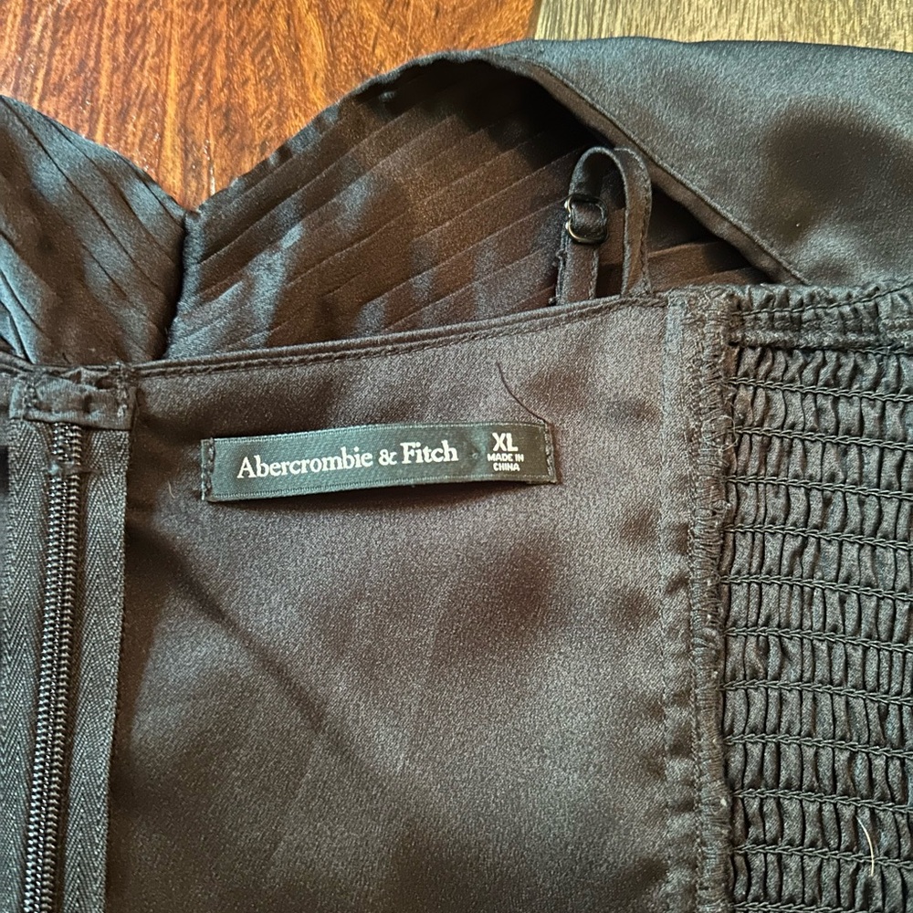 Abercrombie & Fitch Ruched Plunge Set Top - Picture 4 of 7